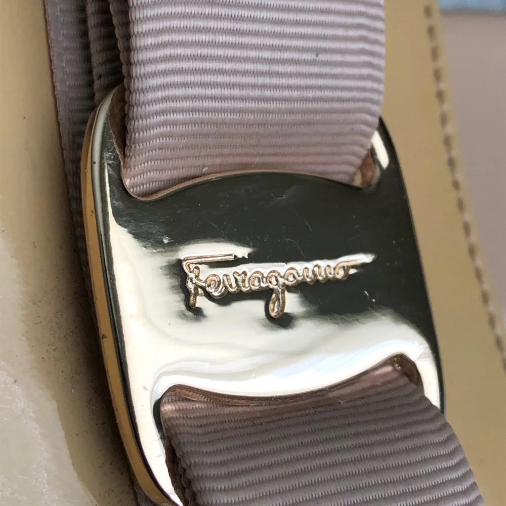 Salvatore Ferragamo Brown Patent Vara Bow Flat Slide Sandals size 8 - Picture 8 of 9